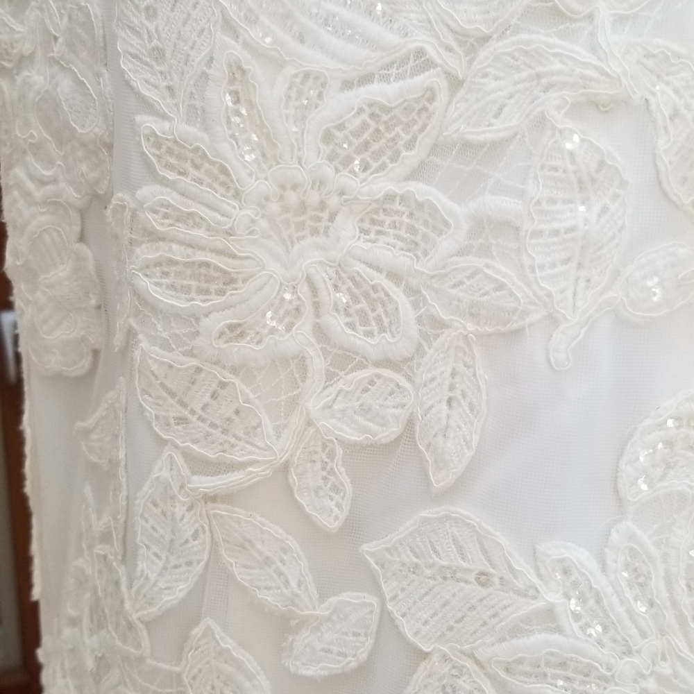 Wedding dress - unused, tags on - Picture 4 of 7